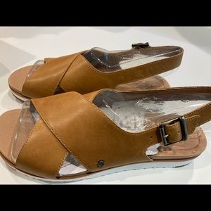 Ugg sandals - Kamille - size 9 - brand new in box